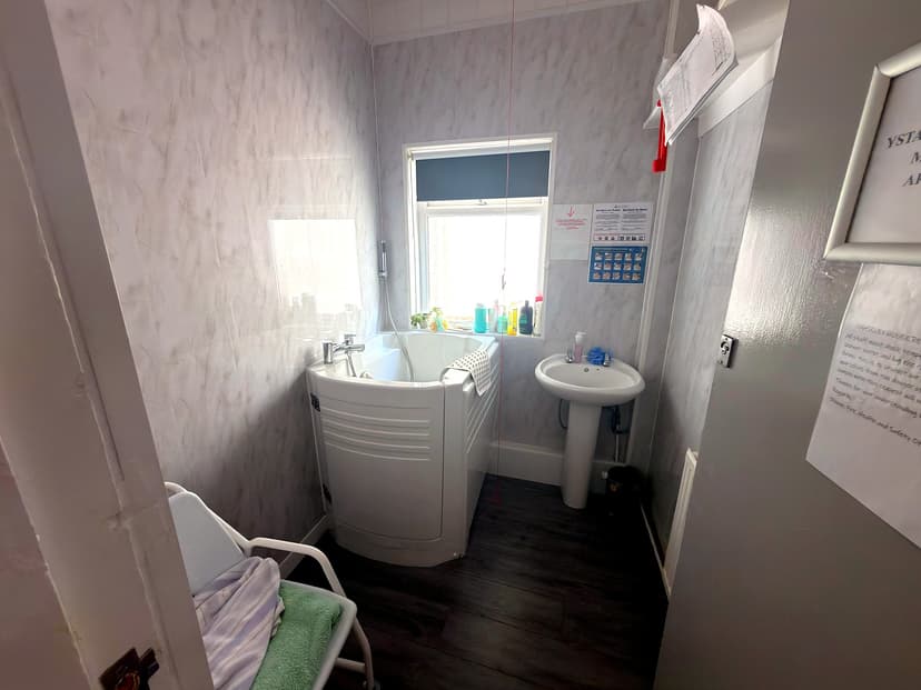 Private en-suite shower room in a resident bedroom